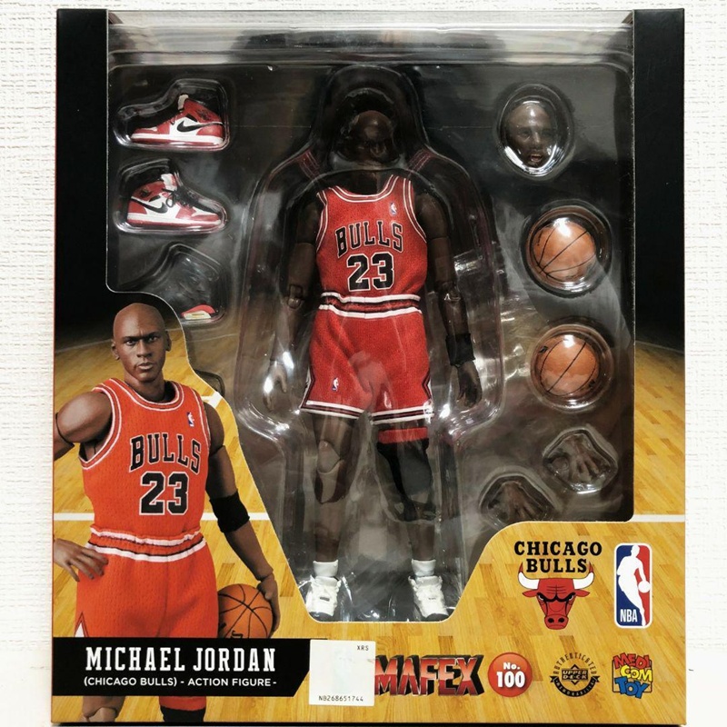 MAFEX-MICHAEL JORDAN-CHICAGO BULLS-MEDICOM TOY - immagine 9